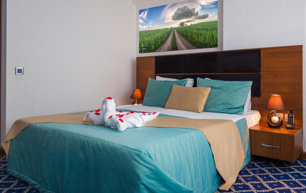 Demir Yol Plaza Hotel Баку Екстериор снимка
