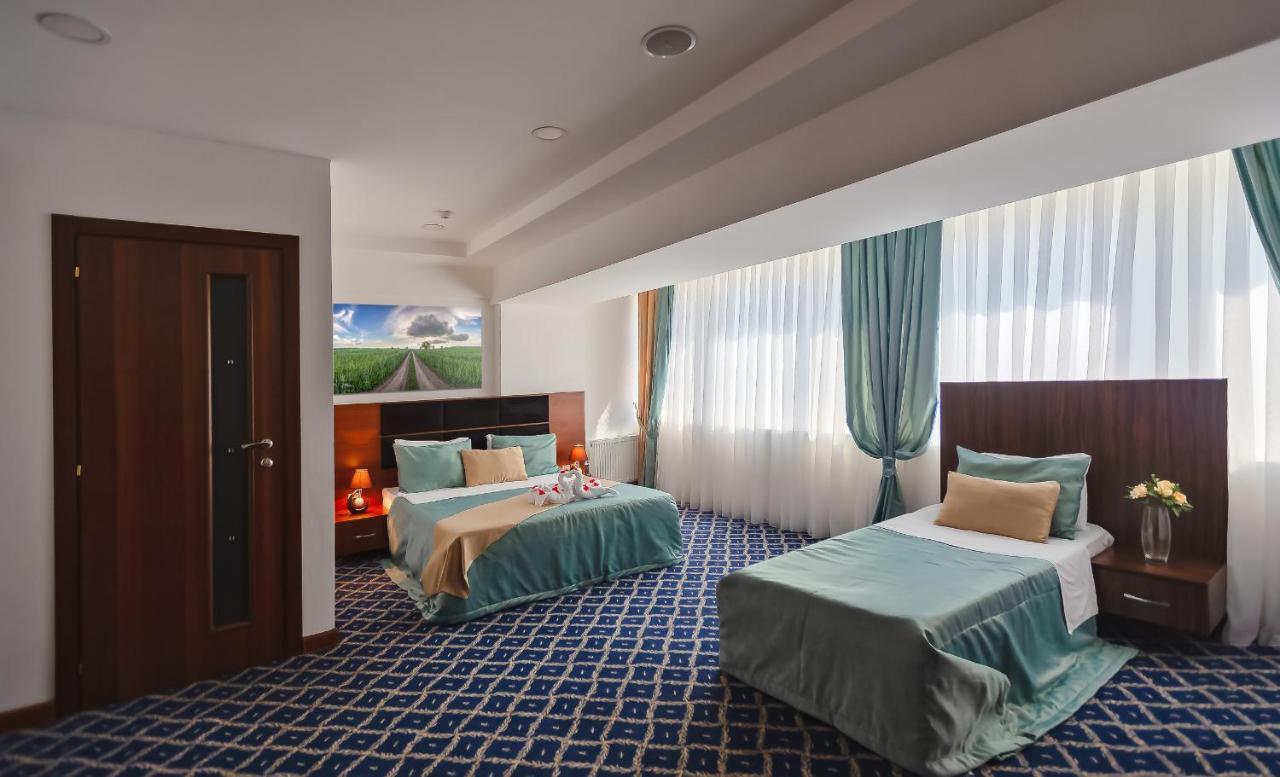 Demir Yol Plaza Hotel Баку Екстериор снимка